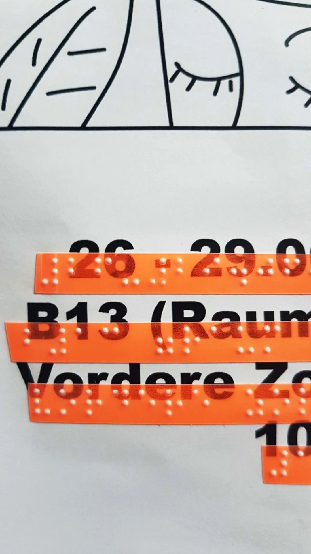 Ein Close-up der orangen Braillestickers.